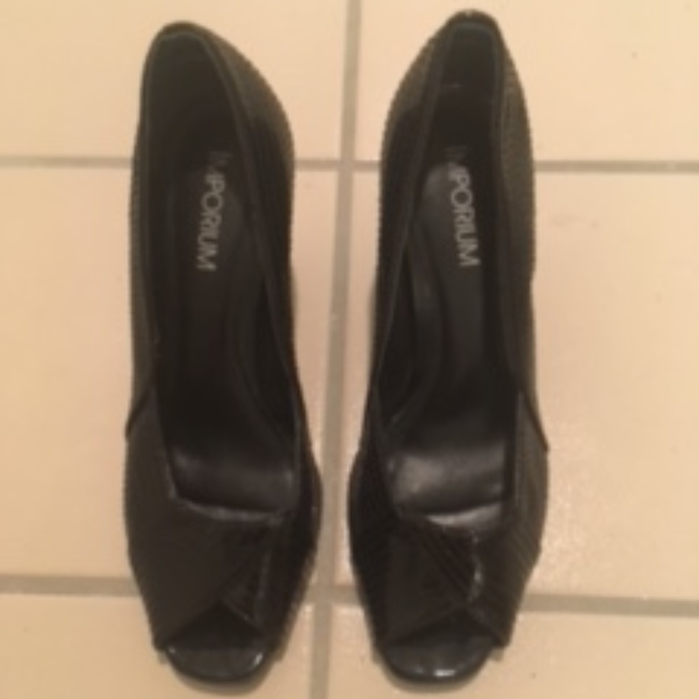 New: IMPORIUM: black peek toe pumps
